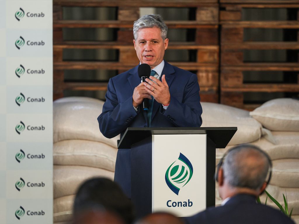 Brasília (DF), 20/05/2025 - Ministro do desenvolvimento agrário, Paulo Teixeira, participa do 2º Diálogo Brasil-África sobre Segurança Alimentar, Combate à fome e desenvolvimento rural
Os objetivos do evento incluem o compartilhamento de experiências em produção agropecuária e aquícola, a troca de conhecimentos e tecnologias, o debate sobre o papel de políticas públicas eficazes, a discussão sobre pesquisa e inovação, e a valorização da agricultura familiar e da sustentabilidade.