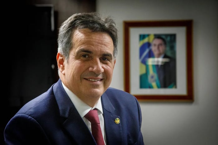 Ciro Nogueira joga Bolsonaro "aos leões" para tentar emplacar chapa com o herdeiro "moderado"