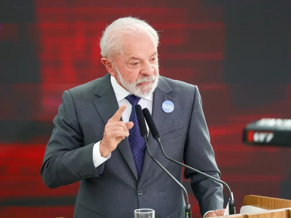 Lula assina MP que libera uso do FGTS para crédito a entidades filantrópicas