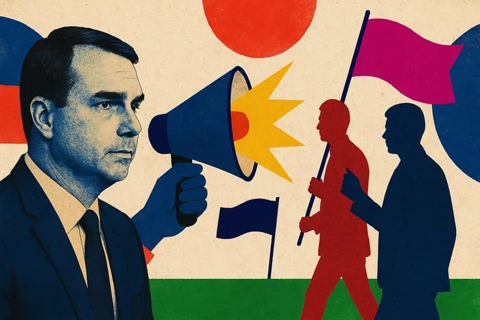 Mudança na campanha de Flávio Bolsonaro revela crise na comunicação e internalidades